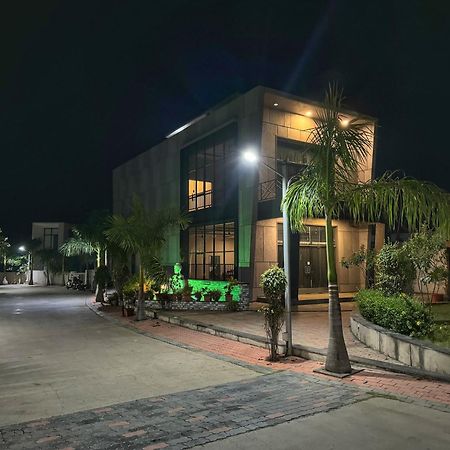 Castillo The Villa Near Kamrej Surat Luaran gambar