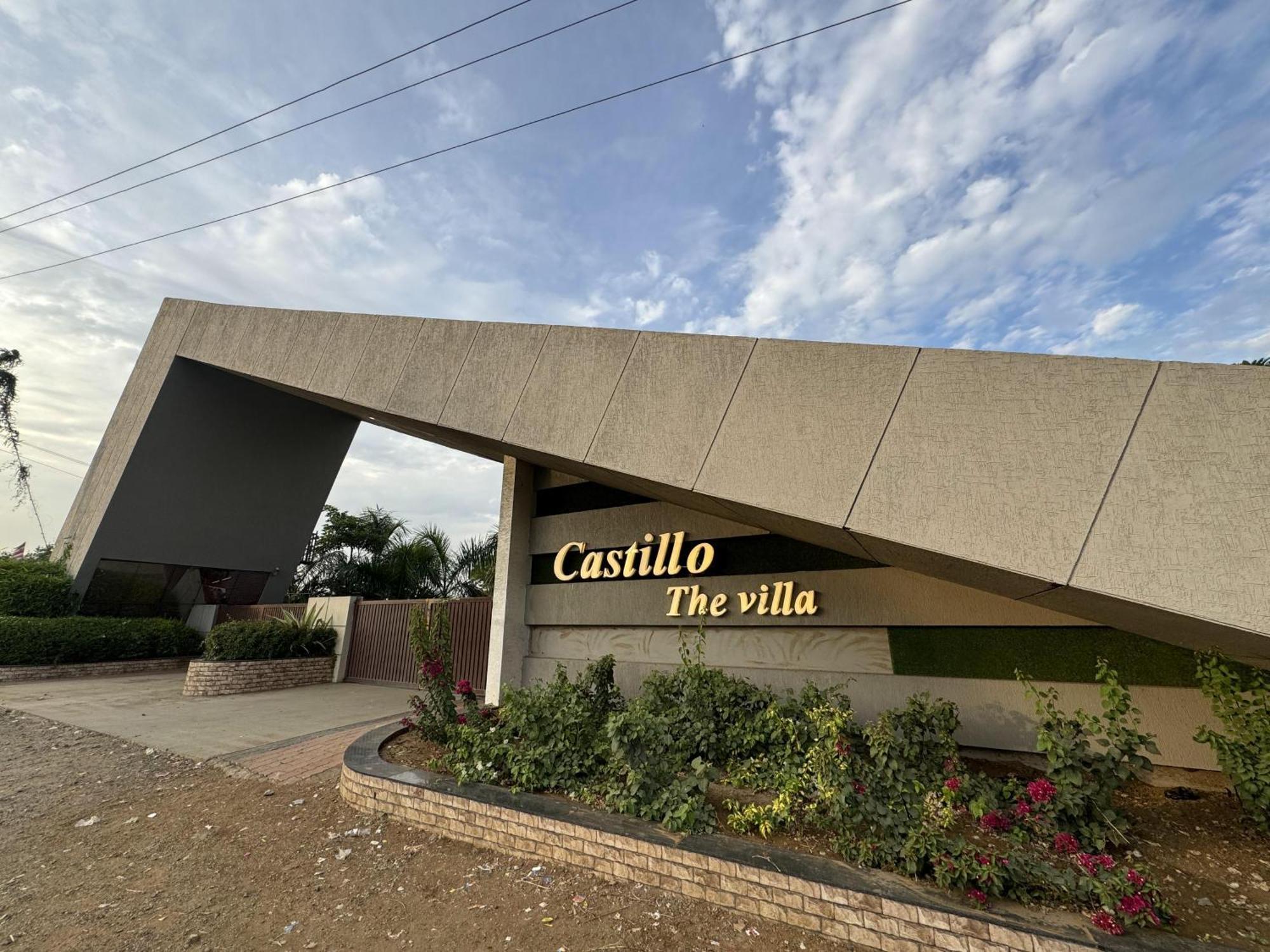 Castillo The Villa Near Kamrej Surat Luaran gambar